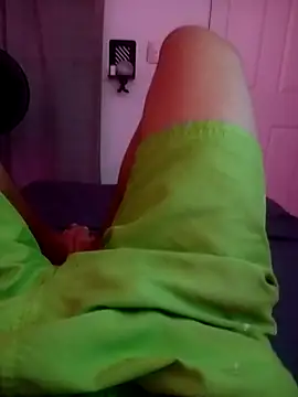 Snapshot of MRDXXX12 chatting on 10/24/25, 06:43 MRDXXX12 online show from 10/24/25, 06:43