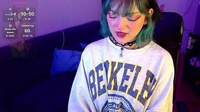 Snapshot of lucyliw chatting on 10/09/25, 06:55 lucyliw online show from 10/09/25, 06:55