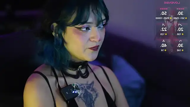 Snapshot of lucyliw chatting on 10/11/25, 08:02 lucyliw online show from 10/11/25, 08:02