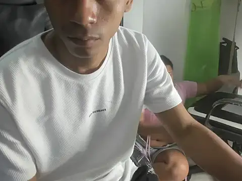 Snapshot of Baby_Latin chatting on 11/12/25, 04:24 Baby Latin online show from 11/12/25, 04:24