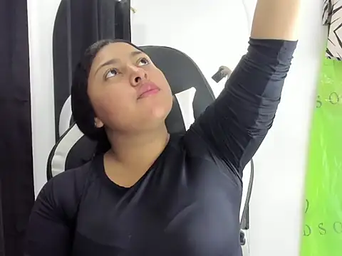 Snapshot of Baby_Latin chatting on 11/25/25, 04:12 Baby Latin online show from 11/25/25, 04:12