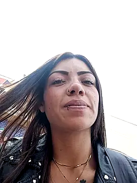 Snapshot of Saray_1-2 chatting on 10/16/25, 06:20 Saray 1-2 online show from 10/16/25, 06:20