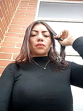 Snapshot of Saray_1-2 chatting on 10/18/25, 07:03 Saray 1-2 online show from 10/18/25, 07:03