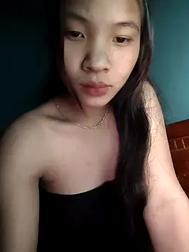 Snapshot of LeyLya chatting on 11/13/25, 10:03 LeyLya online show from 11/13/25, 10:03