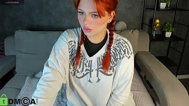 Snapshot of Barbara_Mitchel chatting on 10/14/25, 01:06 Barbara Mitchel online show from 10/14/25, 01:06