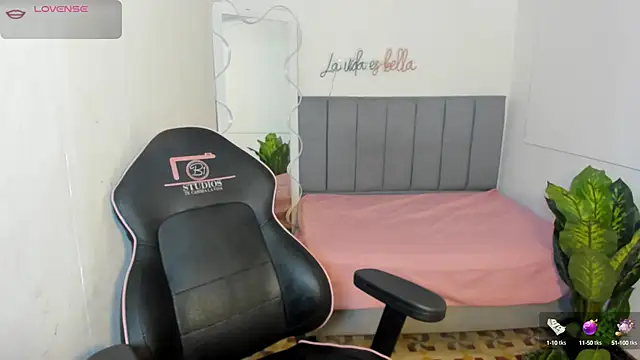 THIANA TAY online show from 10/24/25, 01:57