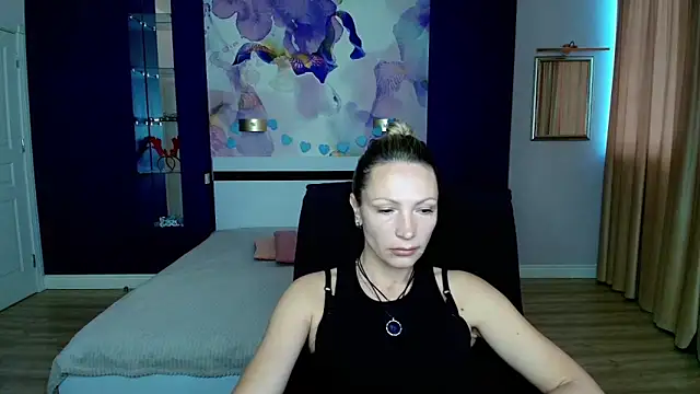 Snapshot of AlinaMoor chatting on 10/11/25, 06:01 AlinaMoor online show from 10/11/25, 06:01