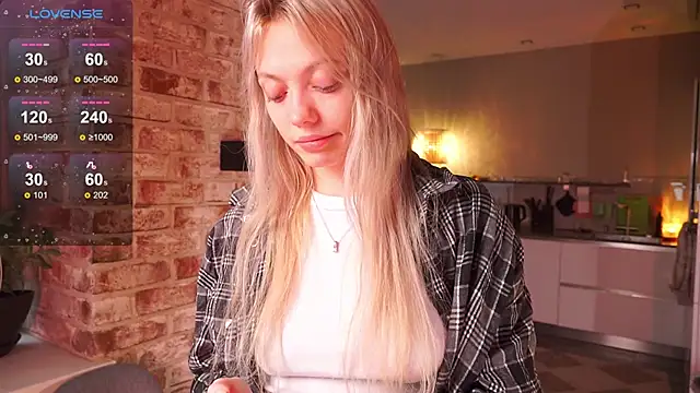 Snapshot of _favdream chatting on 10/16/25, 05:52  favdream online show from 10/16/25, 05:52