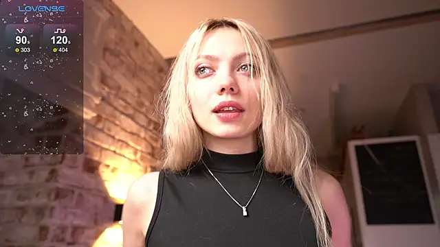 Snapshot of _favdream chatting on 10/24/25, 05:48  favdream online show from 10/24/25, 05:48