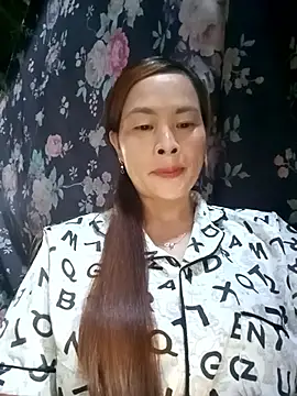 Snapshot of lucky774- chatting on 10/13/25, 01:27 lucky774- online show from 10/13/25, 01:27
