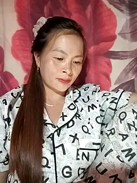 Snapshot of lucky774- chatting on 10/13/25, 01:33 lucky774- online show from 10/13/25, 01:33