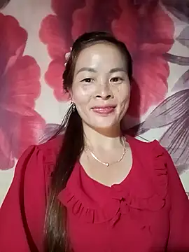 Snapshot of lucky774- chatting on 10/16/25, 11:22 lucky774- online show from 10/16/25, 11:22