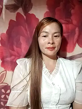 Snapshot of lucky774- chatting on 10/20/25, 12:27 lucky774- online show from 10/20/25, 12:27