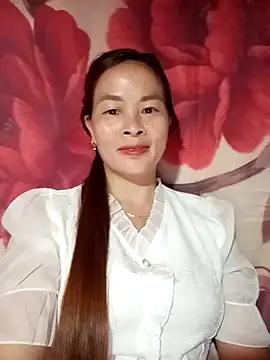 Snapshot of lucky774- chatting on 10/21/25, 12:33 lucky774- online show from 10/21/25, 12:33