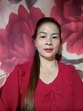 Snapshot of lucky774- chatting on 10/22/25, 11:37 lucky774- online show from 10/22/25, 11:37