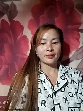Snapshot of lucky774- chatting on 10/23/25, 12:48 lucky774- online show from 10/23/25, 12:48