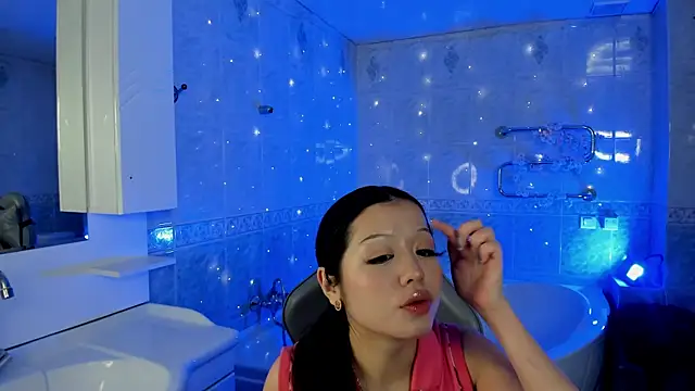 Snapshot of luvemily chatting on 10/08/25, 07:39 luvemily online show from 10/08/25, 07:39