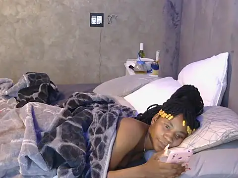 Snapshot of petite_queenx chatting on 10/15/25, 05:51 petite queenx online show from 10/15/25, 05:51