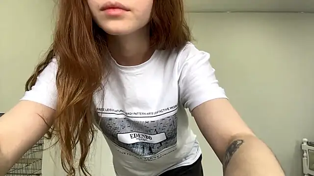 Snapshot of EhtelBiondi chatting on 10/24/25, 08:33 EhtelBiondi online show from 10/24/25, 08:33