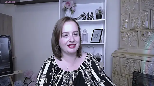 HelenFl online show from 10/27/25, 09:02