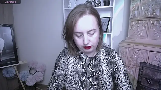 HelenFl online show from 10/31/25, 08:15