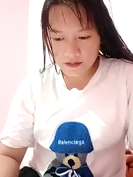 Snapshot of TrangNemo chatting on 10/07/25, 11:51 TrangNemo online show from 10/07/25, 11:51