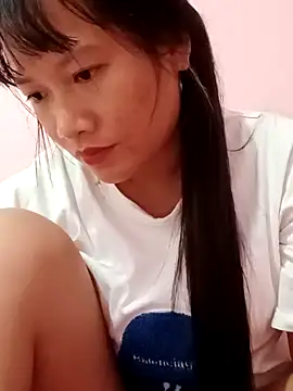 Snapshot of TrangNemo chatting on 10/08/25, 03:48 TrangNemo online show from 10/08/25, 03:48