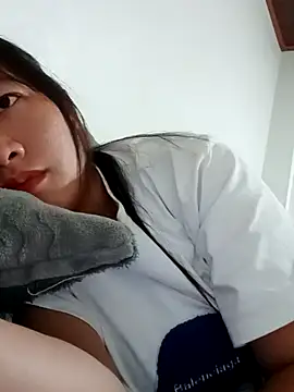 Snapshot of TrangNemo chatting on 10/10/25, 01:10 TrangNemo online show from 10/10/25, 01:10