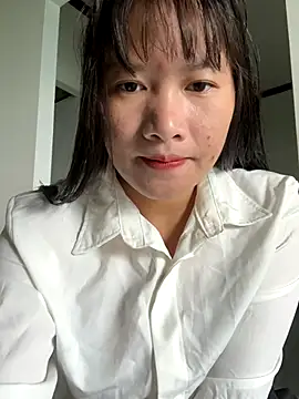 Snapshot of TrangNemo chatting on 10/26/25, 12:27 TrangNemo online show from 10/26/25, 12:27