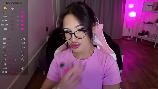 Snapshot of ShayLisse chatting on 11/30/25, 04:38 ShayLisse online show from 11/30/25, 04:38