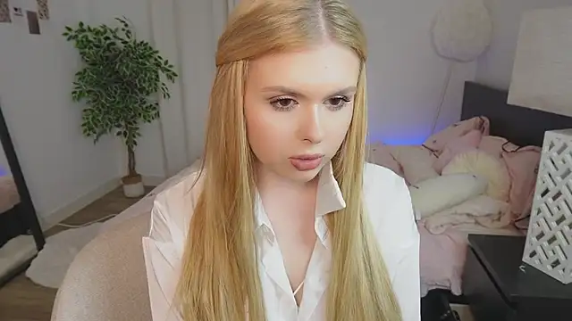 Locac0c0 online show from 10/24/25, 11:06