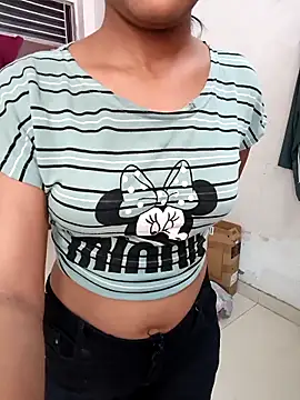 Snapshot of anshika0124 chatting on 10/31/25, 04:46 anshika0124 online show from 10/31/25, 04:46