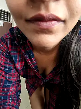 Snapshot of anshika0124 chatting on 12/04/25, 05:17 anshika0124 online show from 12/04/25, 05:17