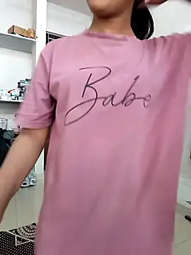 Snapshot of anshika0124 chatting on 12/15/25, 05:01 anshika0124 online show from 12/15/25, 05:01