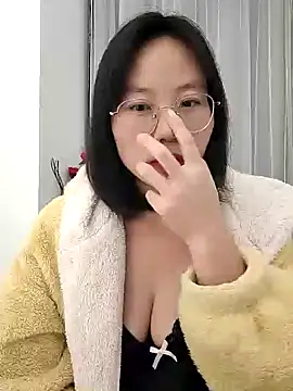 nini10052025 online show from 10/28/25, 01:36