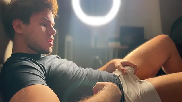 Snapshot of mynameischris chatting on 10/18/25, 09:04 mynameischris online show from 10/18/25, 09:04