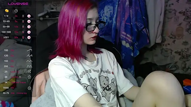 Dreamy Red Girl online show from 10/20/25, 03:18