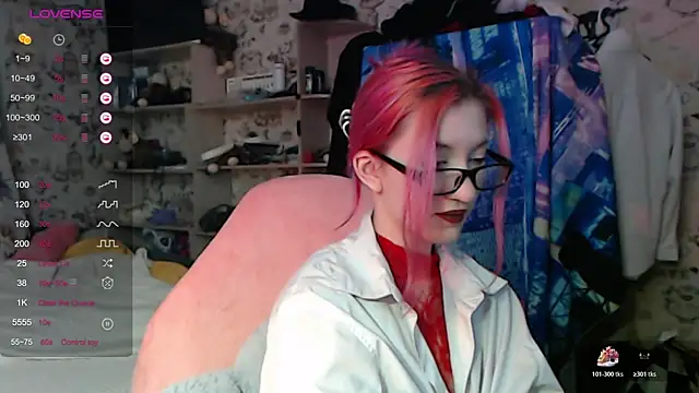 Dreamy Red Girl online show from 10/21/25, 06:30