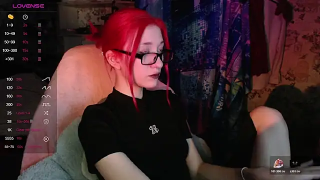 Dreamy Red Girl online show from 10/29/25, 01:52