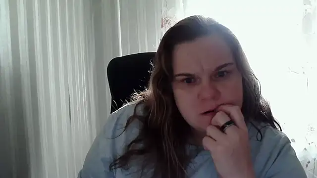 Snapshot of XLisaBlueXs_ chatting on 10/12/25, 06:56 XLisaBlueXs  online show from 10/12/25, 06:56