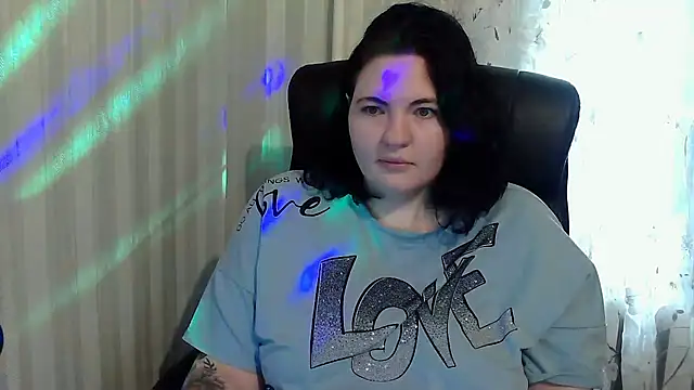 Snapshot of XLisaBlueXs_ chatting on 10/18/25, 10:49 XLisaBlueXs  online show from 10/18/25, 10:49