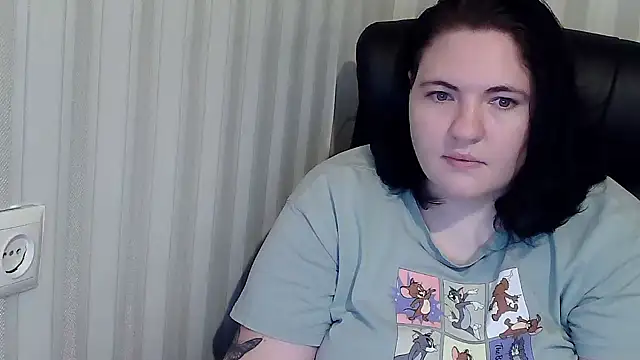 Snapshot of XLisaBlueXs_ chatting on 10/19/25, 03:01 XLisaBlueXs  online show from 10/19/25, 03:01