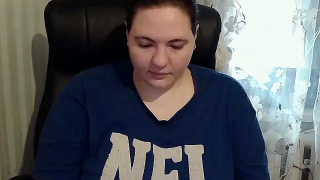 Snapshot of XLisaBlueXs_ chatting on 10/23/25, 12:37 XLisaBlueXs  online show from 10/23/25, 12:37