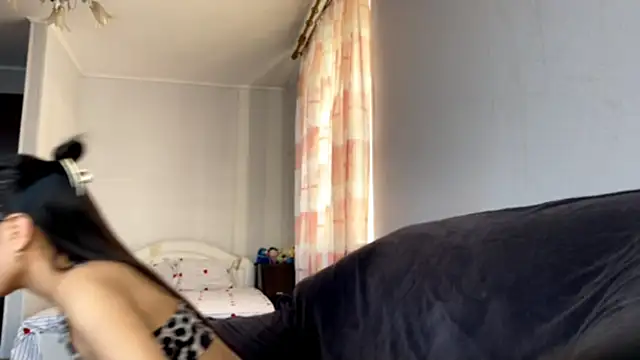 Snapshot of KamilahArcilla chatting on 10/12/25, 01:48 KamilahArcilla online show from 10/12/25, 01:48