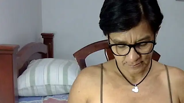 LunaLUVX online show from 10/19/25, 02:45
