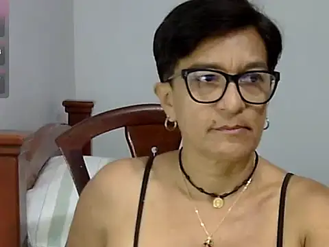 LunaLUVX online show from 10/22/25, 06:18
