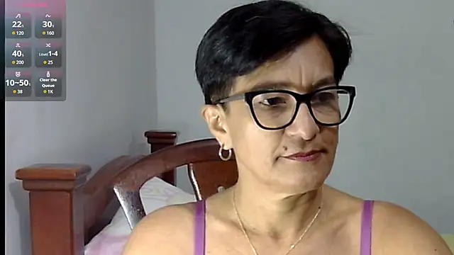 LunaLUVX online show from 10/27/25, 03:49