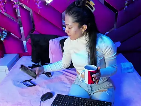 Gisell Squirt  online show from 11/13/25, 12:15