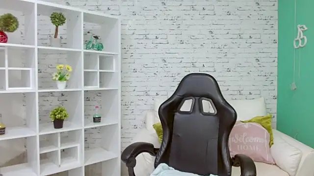 hannahjackson  online show from 11/26/25, 11:22