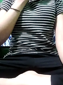 Snapshot of Hornyme18 chatting on 10/21/25, 09:32 Hornyme18 online show from 10/21/25, 09:32